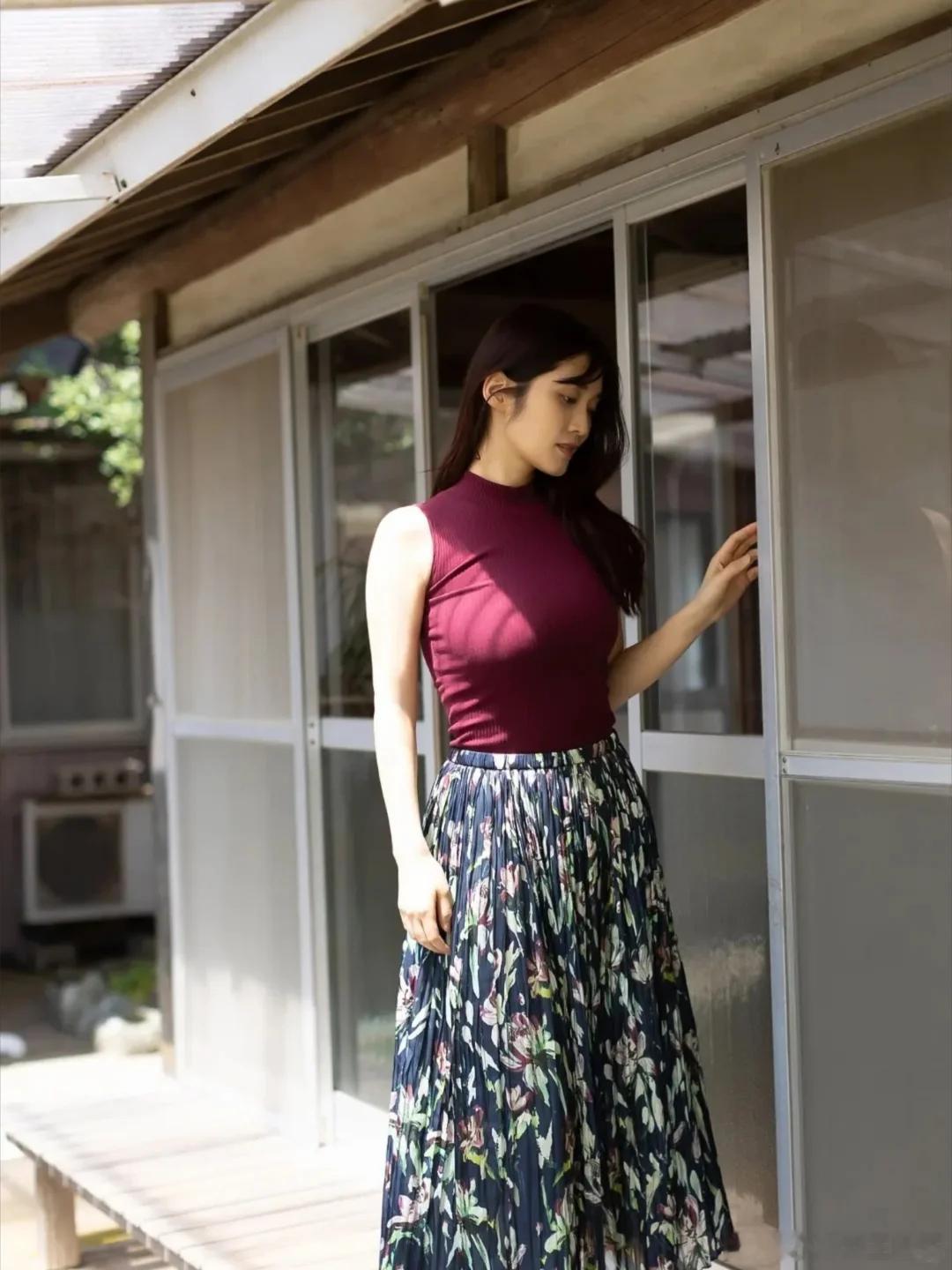 颜之有理-高桥凛日本写真女星高桥凛，旧艺名橘花凛，因为绝美长相和超好的身材，在写