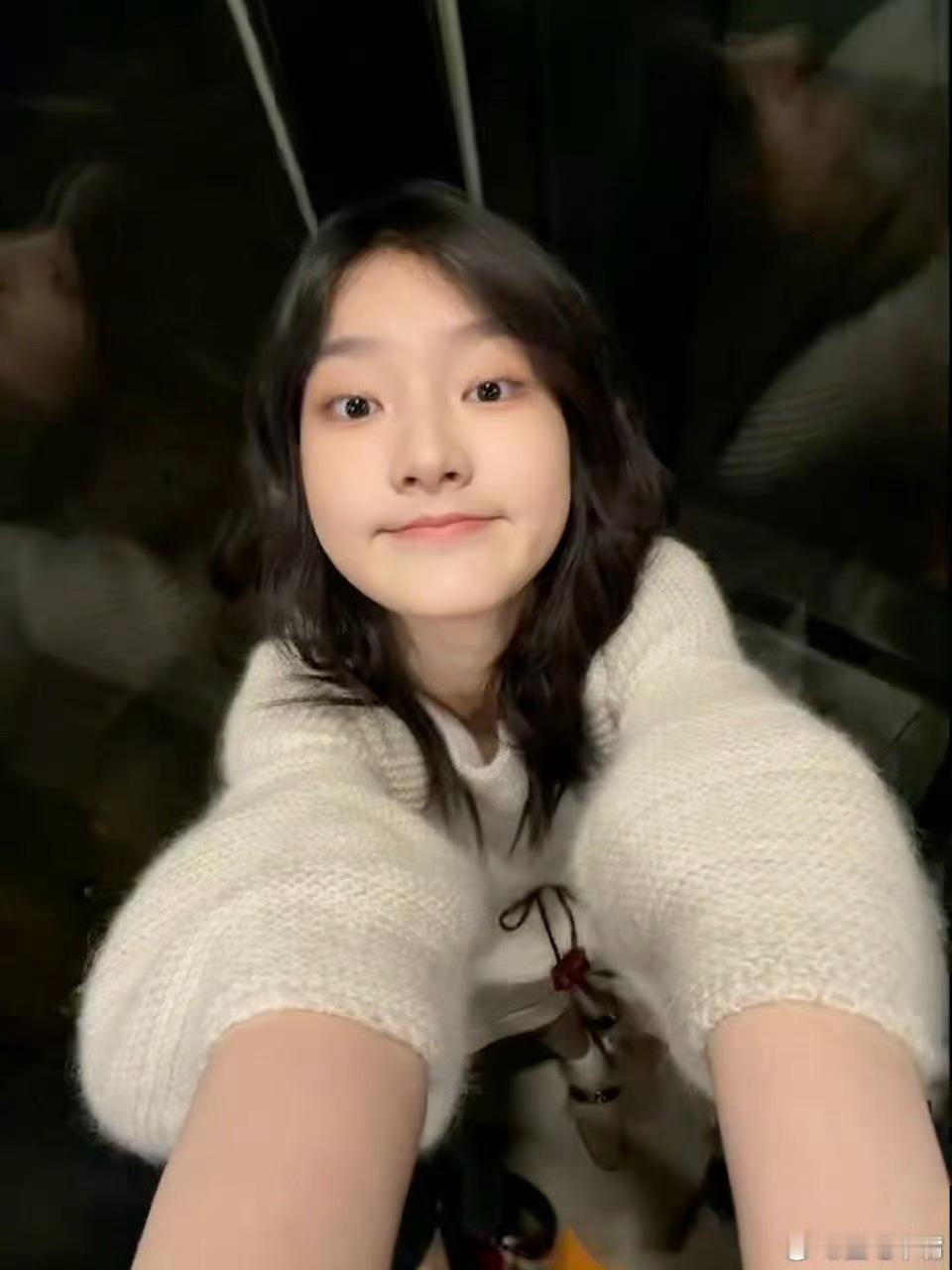 我们的少年时代2开机日吃🍉时代峰峻出品的校园剧《我们的少年时代2》海南开机仪式