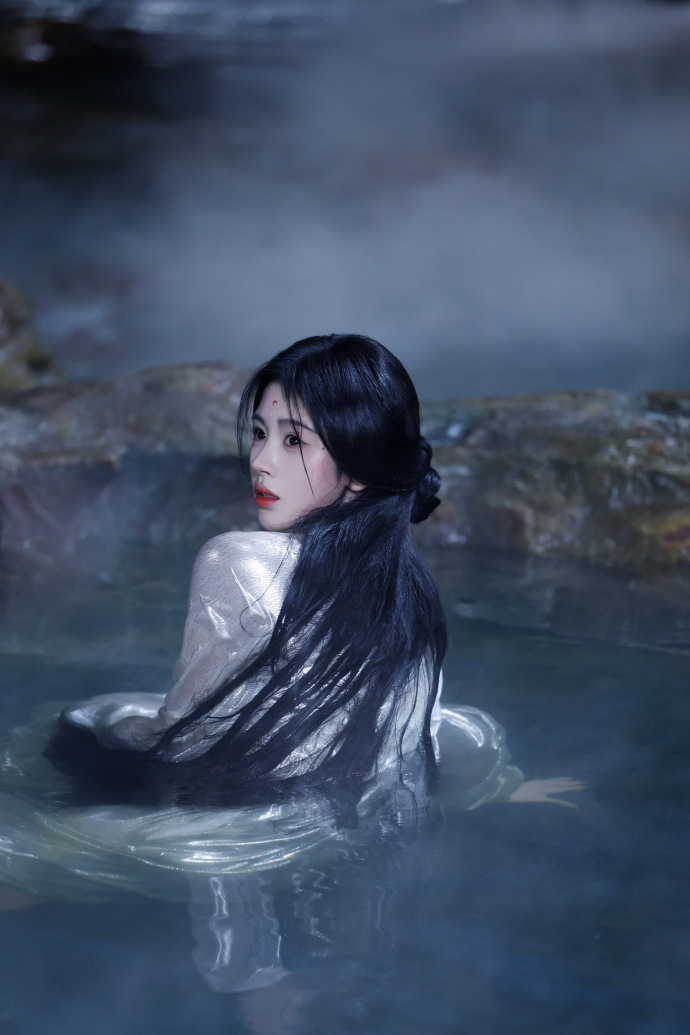 鞠婧祎月光碎鞠婧祎芜狐洒下的月光碎饵 鞠婧祎月光碎，鞠婧祎芜狐洒下的月光碎饵，谁