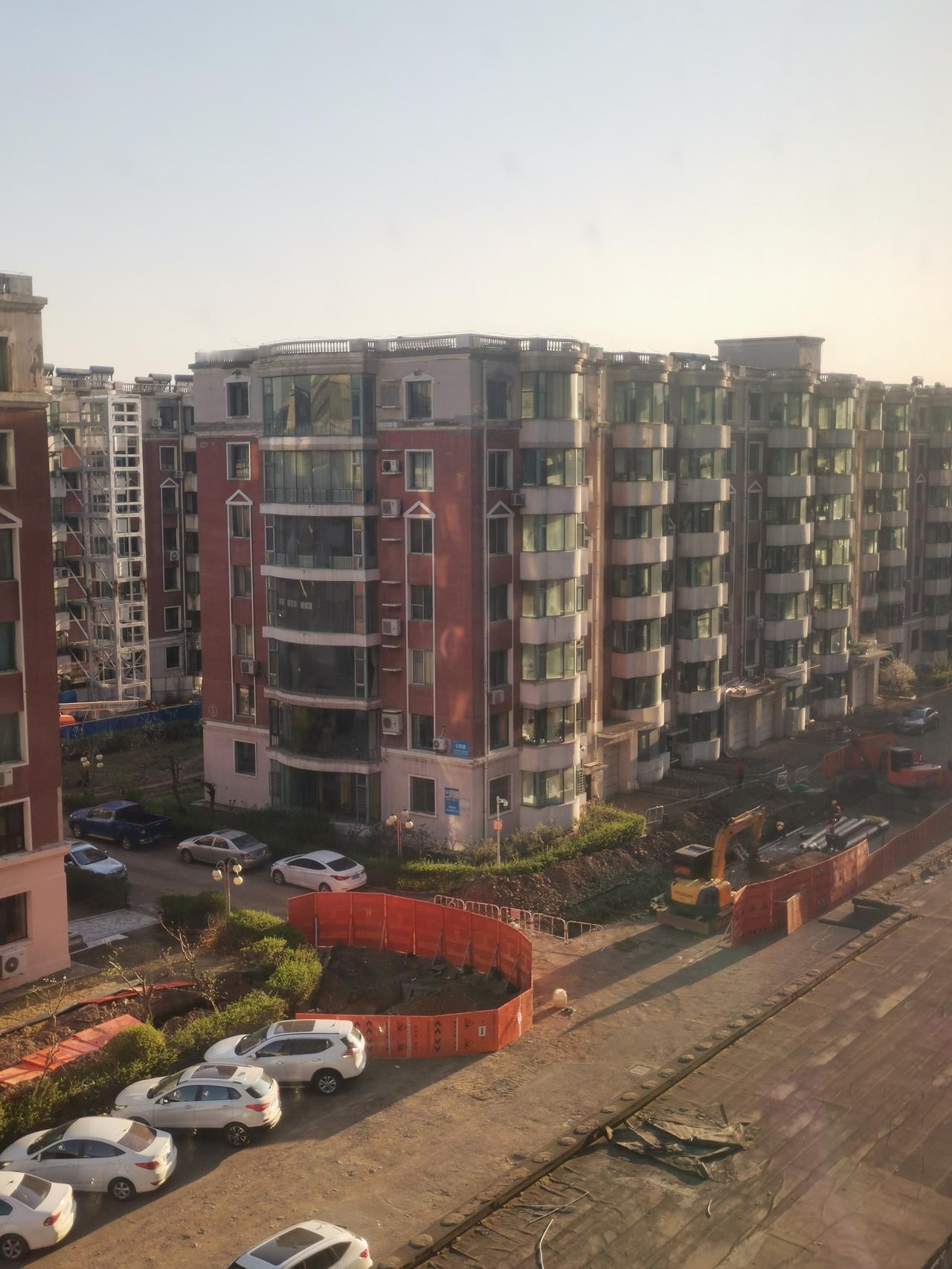 吉林市龙鼎花园启动改造工程了，各项施工纷纷展开，据说效果图也已出炉，看上去还挺不