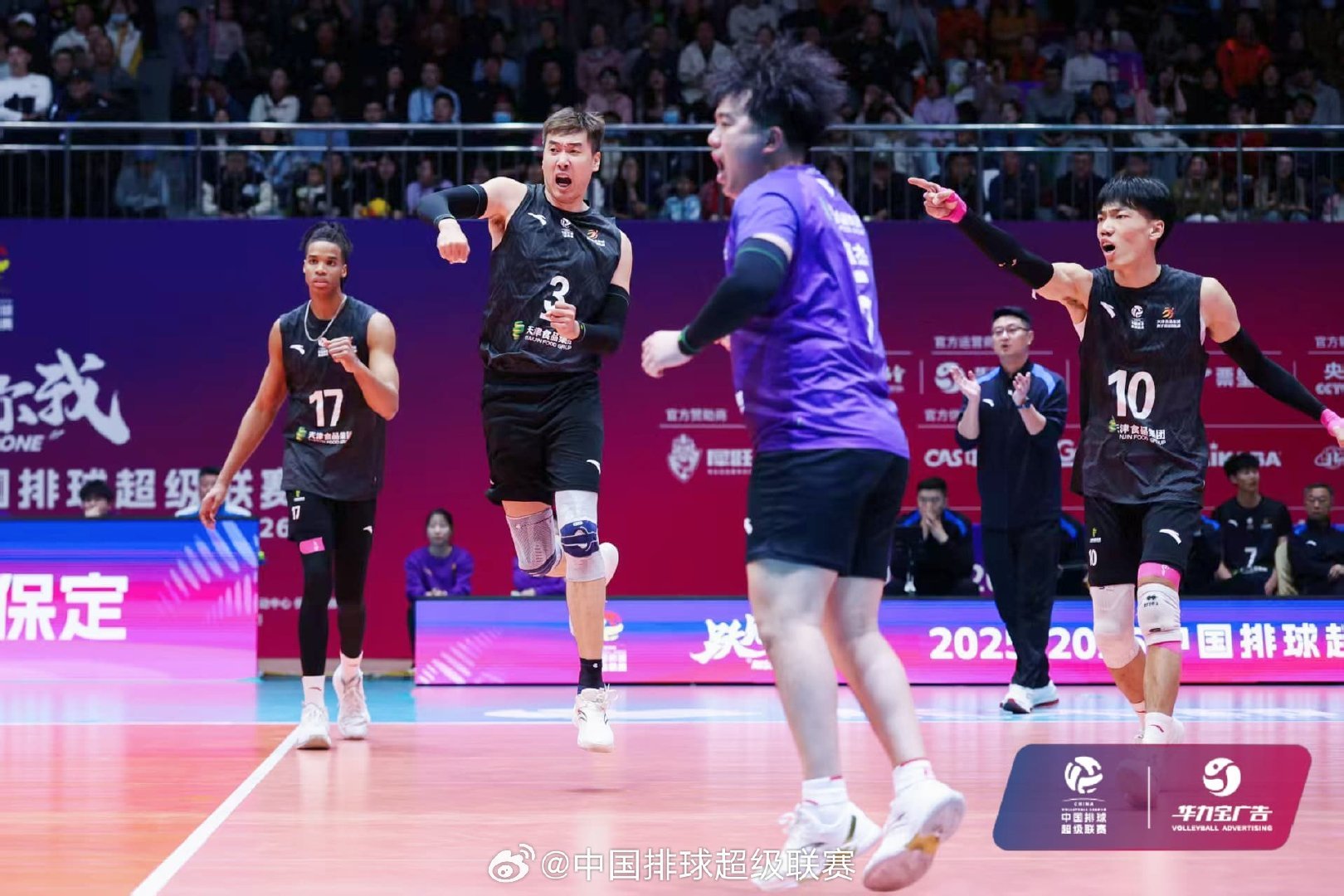 连续两个赛季，天津男排的成绩都好于天津女排，本赛季更是创历史夺冠。天津对排球持之