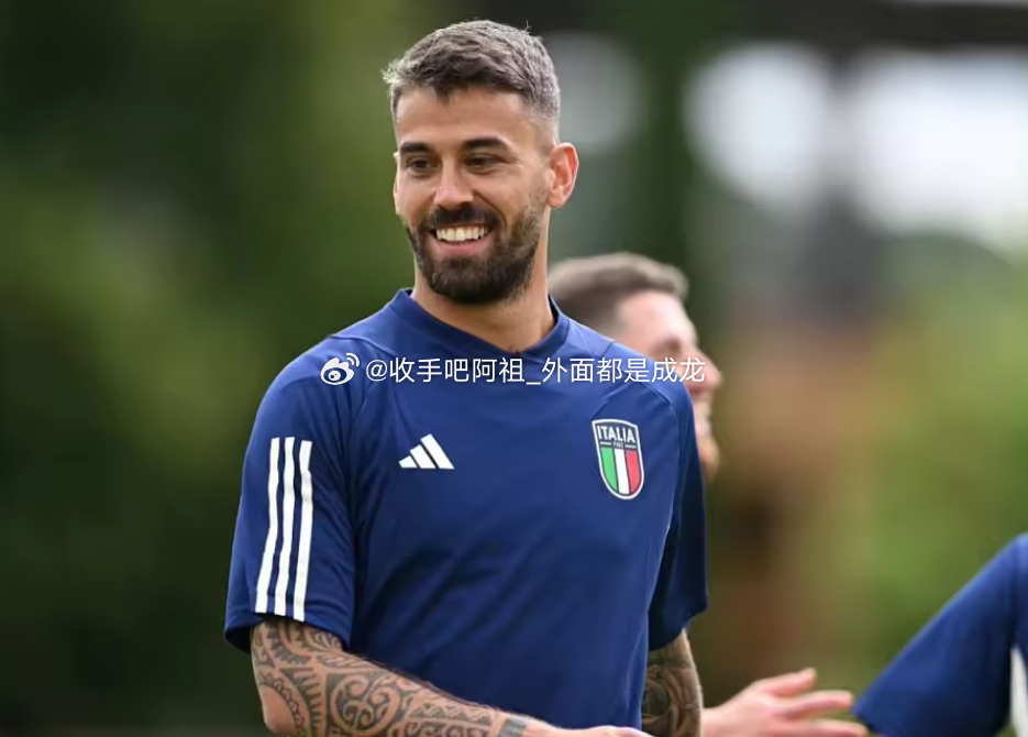 据意大利转会专家迪马济奥报道，尤文图斯正在密切关注斯皮纳佐拉的情况，这位左后卫与