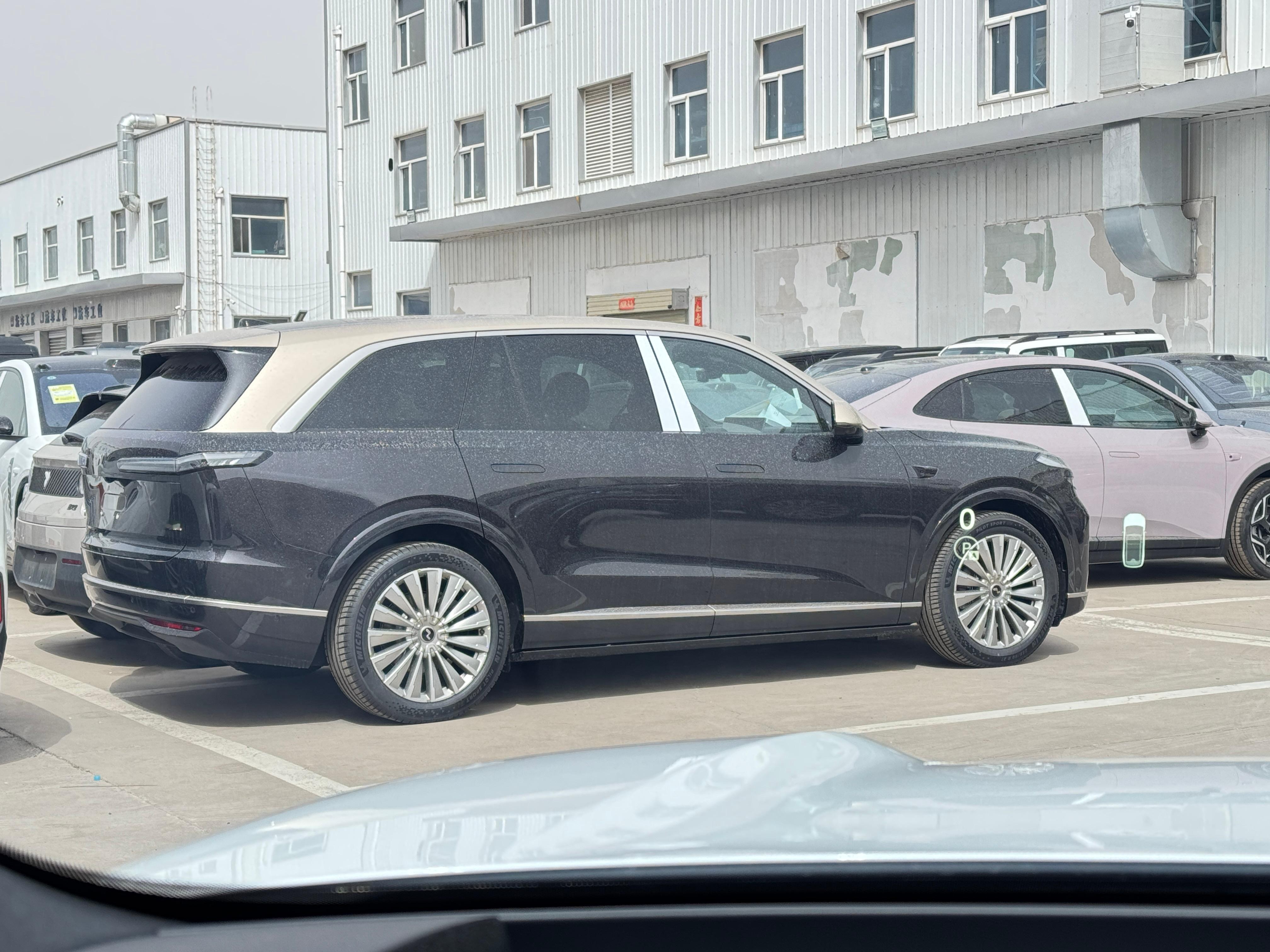 乐道L90双拼也是很协调的，今年凡事要发布9系列的，入门的L90真是一个难以避开