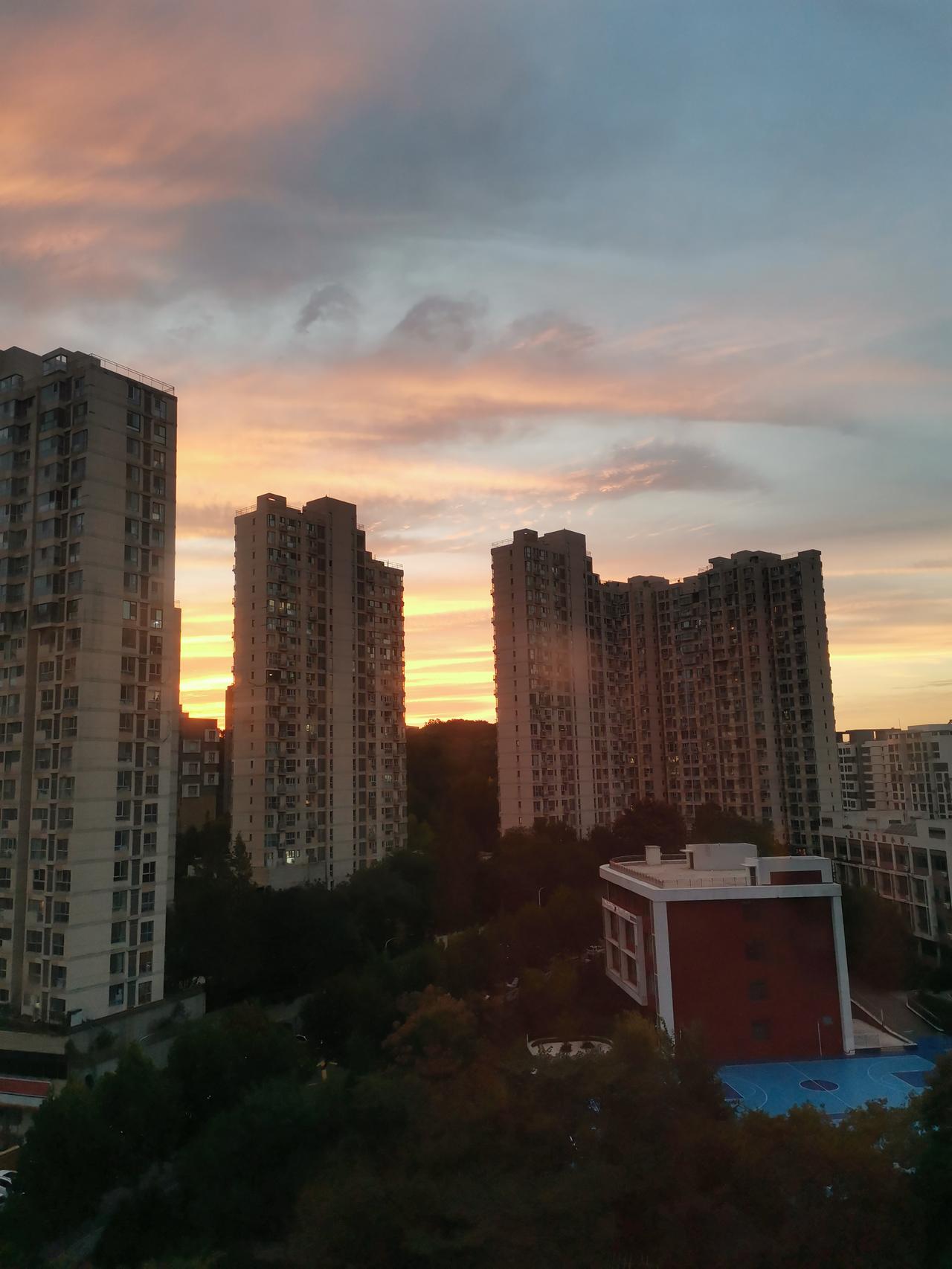 中国核电大涨
中国核电今天迎来了调整以后的变盘日，今天成交量放大比昨天多3个亿，