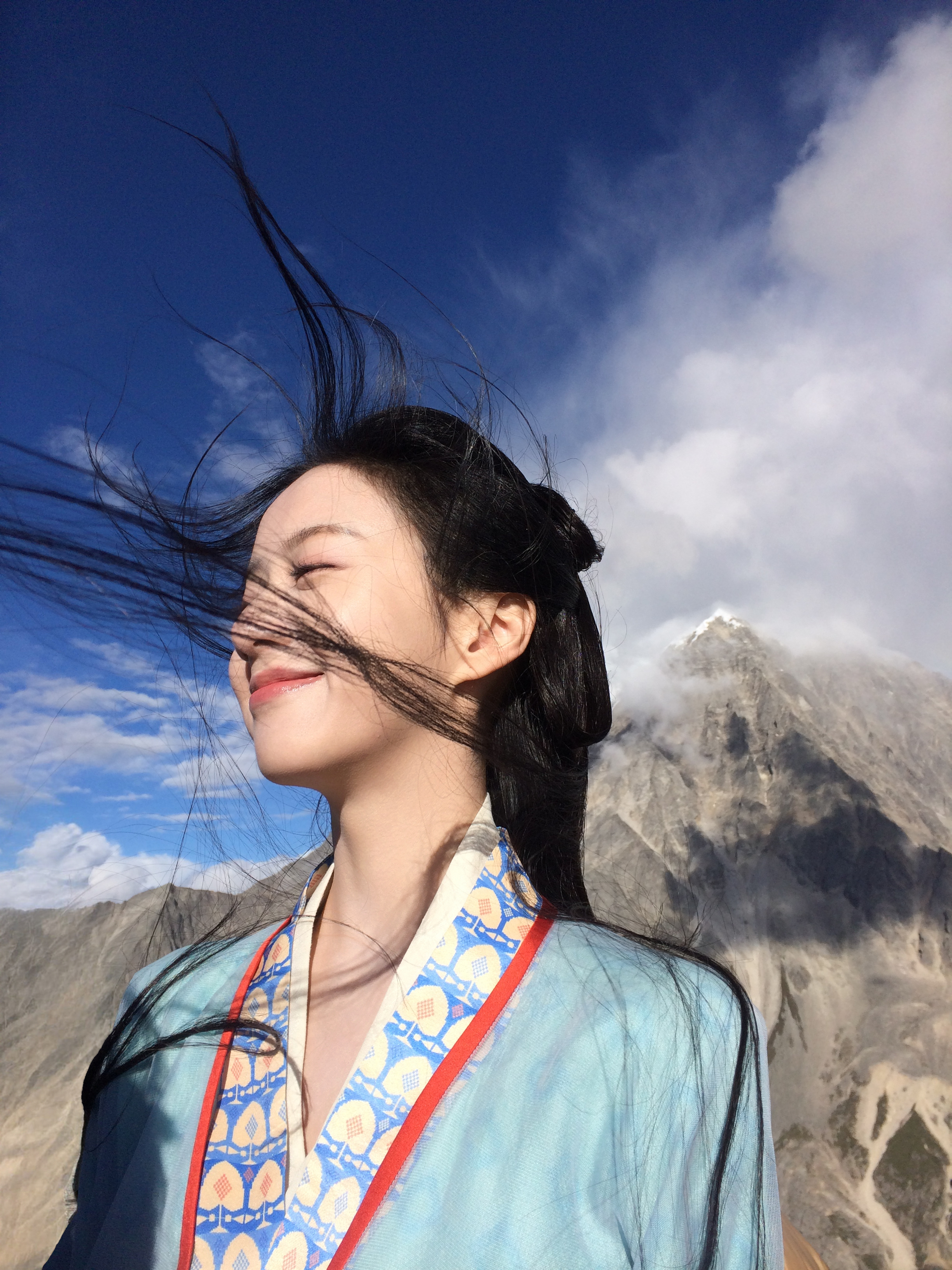 努力睁开眼的包和被雪山迷倒的昭🏔️江湖夜雨十年灯