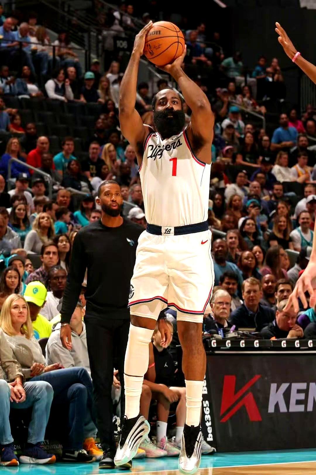 终结三连败！快船131-116大胜黄蜂，赛后快船球员评分：
 

哈登直接炸场，