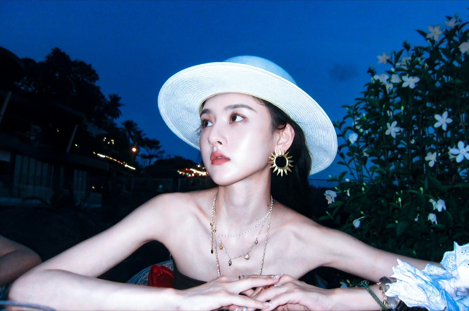 晚风，夜色，恰到好处的美貌。  专栏 · 天🦢