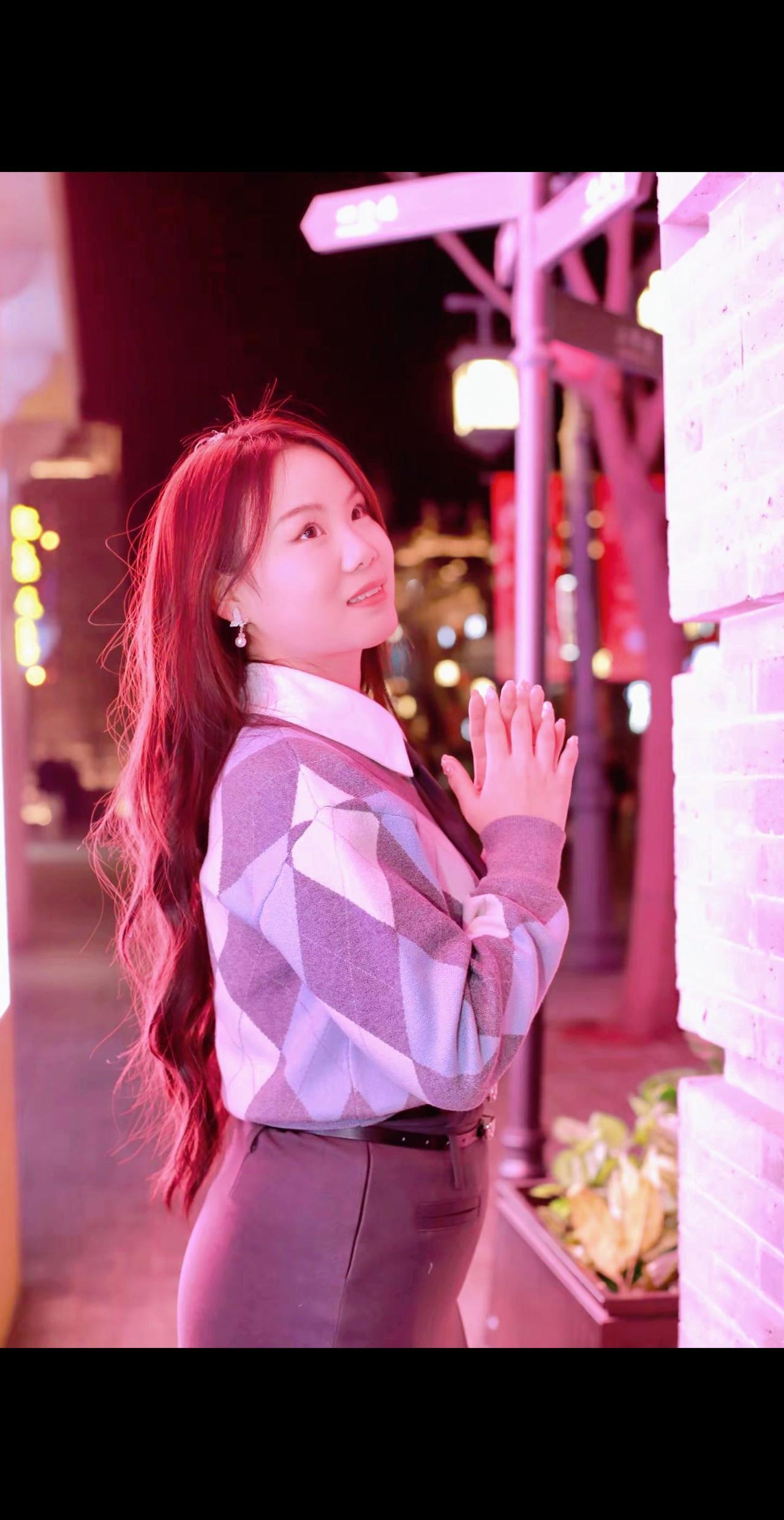 太原人像摄影约拍跟拍太原钟楼街打卡 我镜头里的美女原创原图直出照片