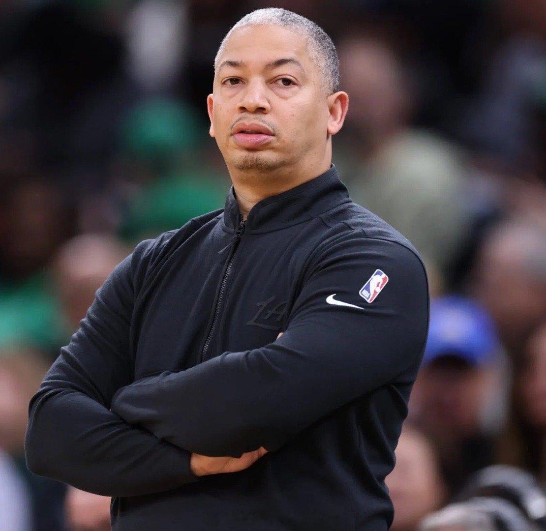 快船将继续留任泰伦-卢当主教练！劳伦斯·弗兰克今天表示，卢将在未来“很长、很长的