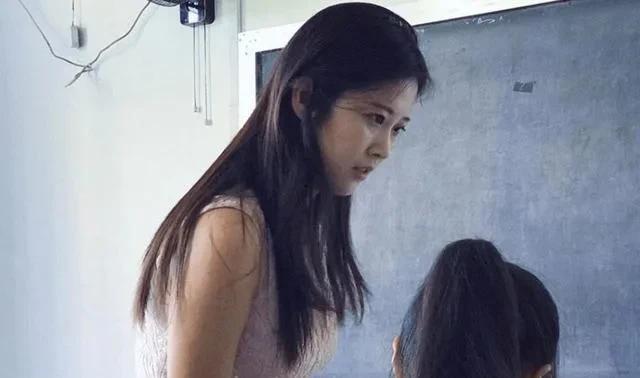 外甥女今年28岁，毕业于岭南师范学院，目前在深圳一所私立学校教书。

她当年高考