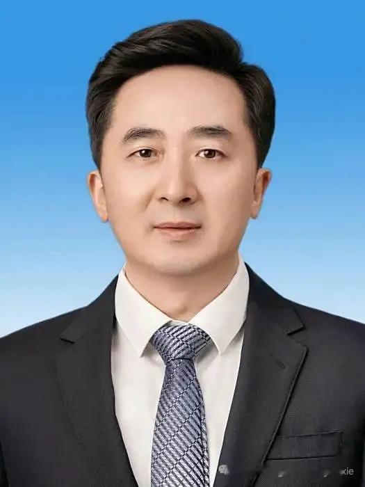 华科中层干部升职空间巨大！华科法学院原党委书记聂清斌接力出任海南师范大学校长！前