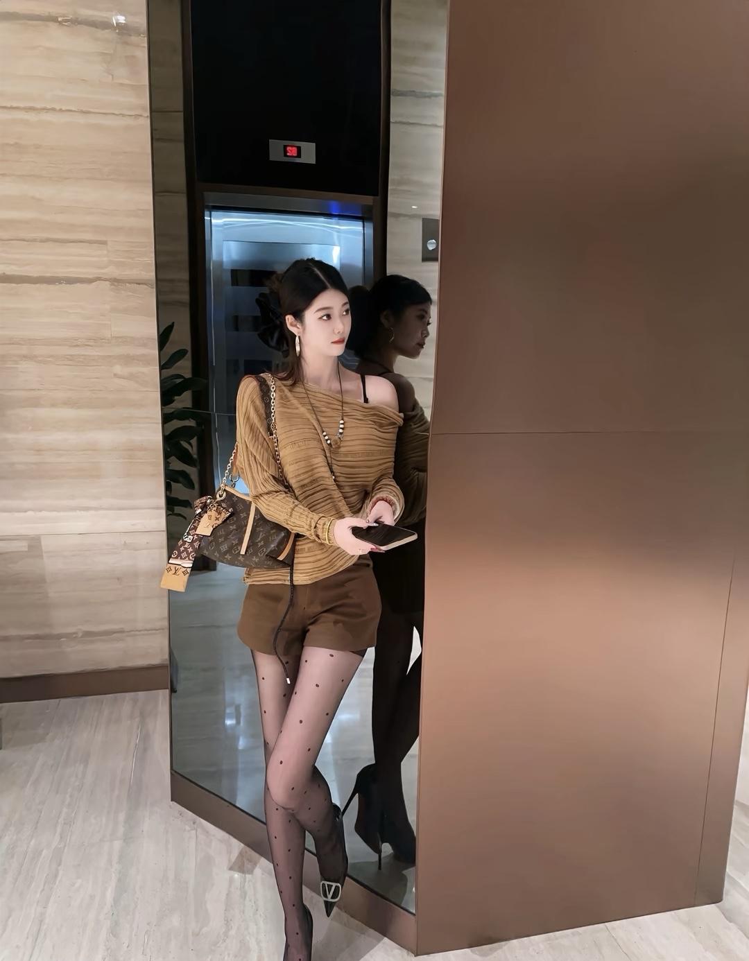 但是我知道  丝袜现在是每个女性都搭配穿搭的