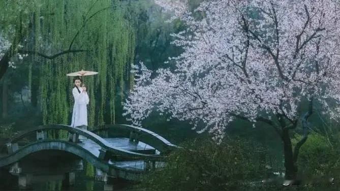 杏花天   惜别

一场雨湿残春事，杏花词、吟成别意。
归期误却三春里，书案漫扬