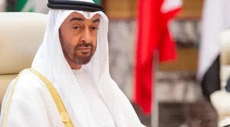 阿联酋退了OPEC，中国钻穿了一万米，全球油价突然不听指挥了。
那天我刷手机，看