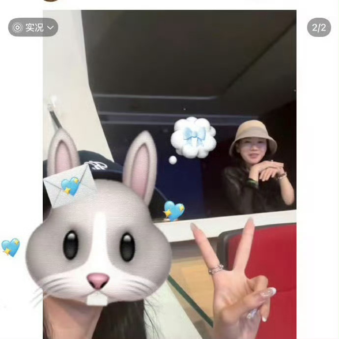 王俊凯妈妈好年轻，王俊凯妈妈状态真的好好，母子俩长得好像，一家都是高颜值，儿子优