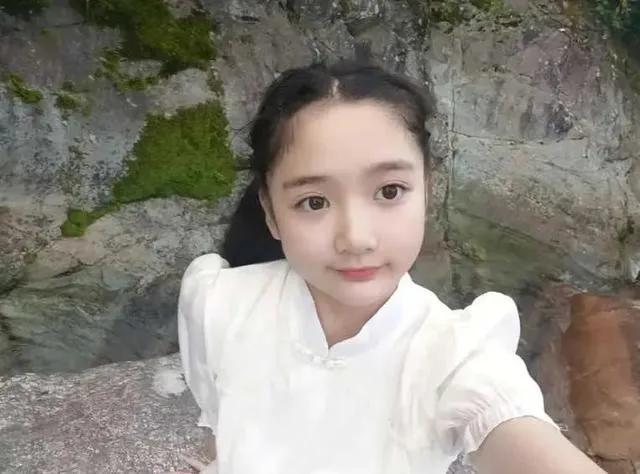 陕西13岁失踪女孩韩如意的死因依然成谜。

妈妈疑似说谎？网友纷纷变身福尔摩斯。