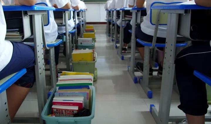 高中太严格管理，也未必是好事

他高中就读于高考大省
人多，老师严格
作息时间特