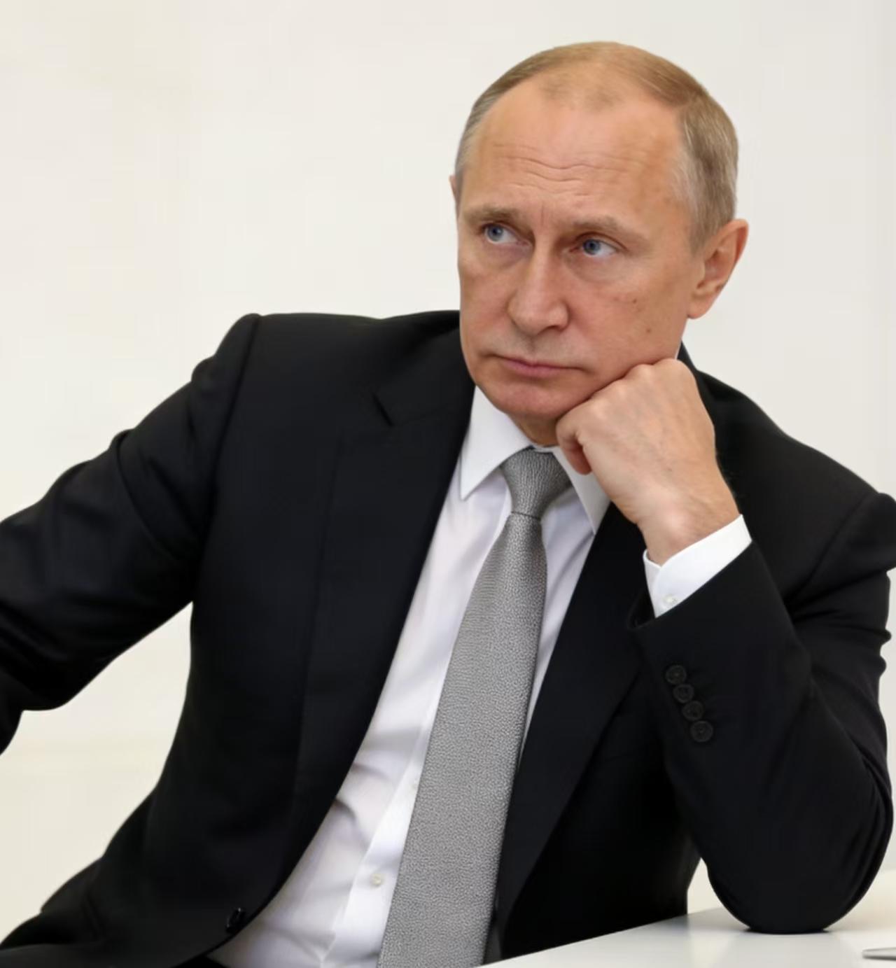 真是太阳打西边出来了！美国前脚还在东欧“秀肌肉”，后脚就和俄罗斯悄悄谈上了？今天