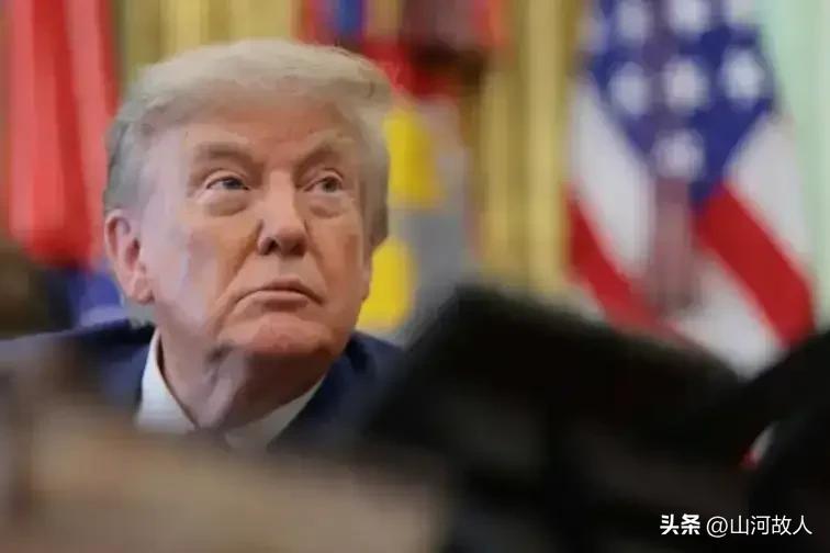 怂到极致！仗还没开打，美军航母士兵接连崩溃跳海！
 

号称全球最强、战力无敌的