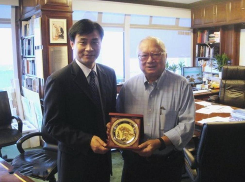 90年代，香港富商胡应湘花30亿承建了虎门大桥，他豪言：“等收回成本后，我就把这