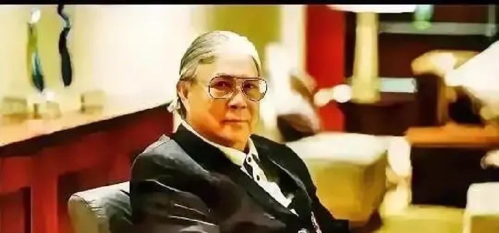 离婚19年仍每周三回家吃饭
 
这不是剧本，是真事。朱玲玲和霍震霆的结婚证早成废