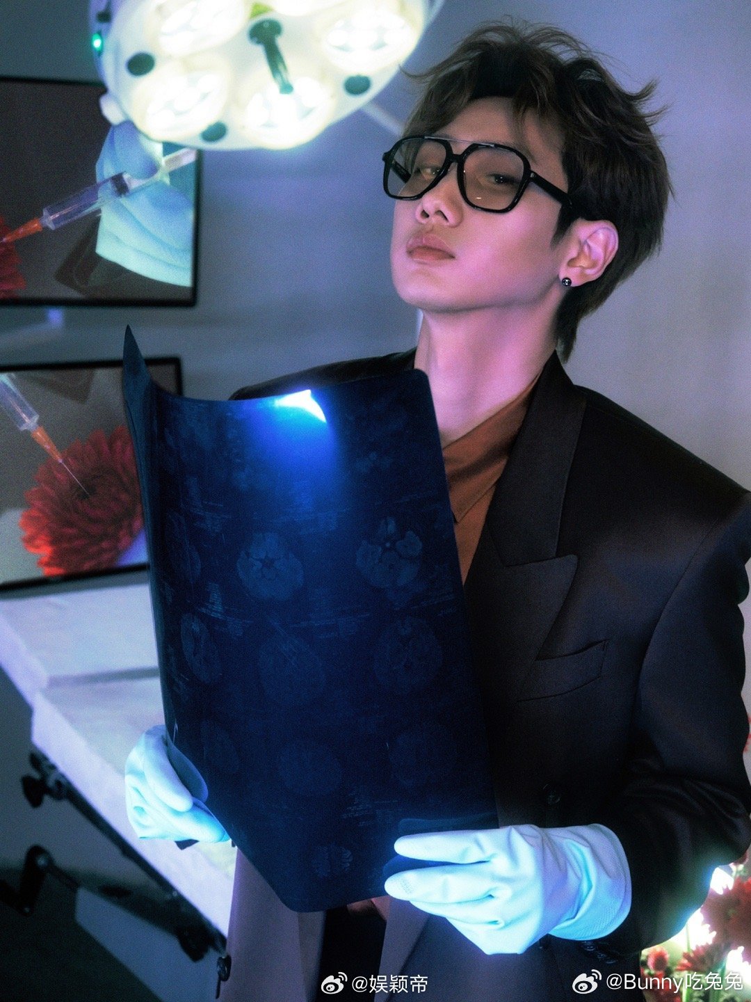 汪苏泷手术台上拍出发图 内娱出发图卷王汪苏泷！手术台上拍大片，手持手术工具为鲜花