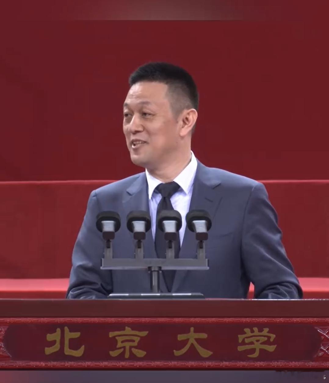 李斌北大毕业演讲没有一滴鸡汤 李斌昨天回北大做了个演讲，说自己毕业三十年，经历过