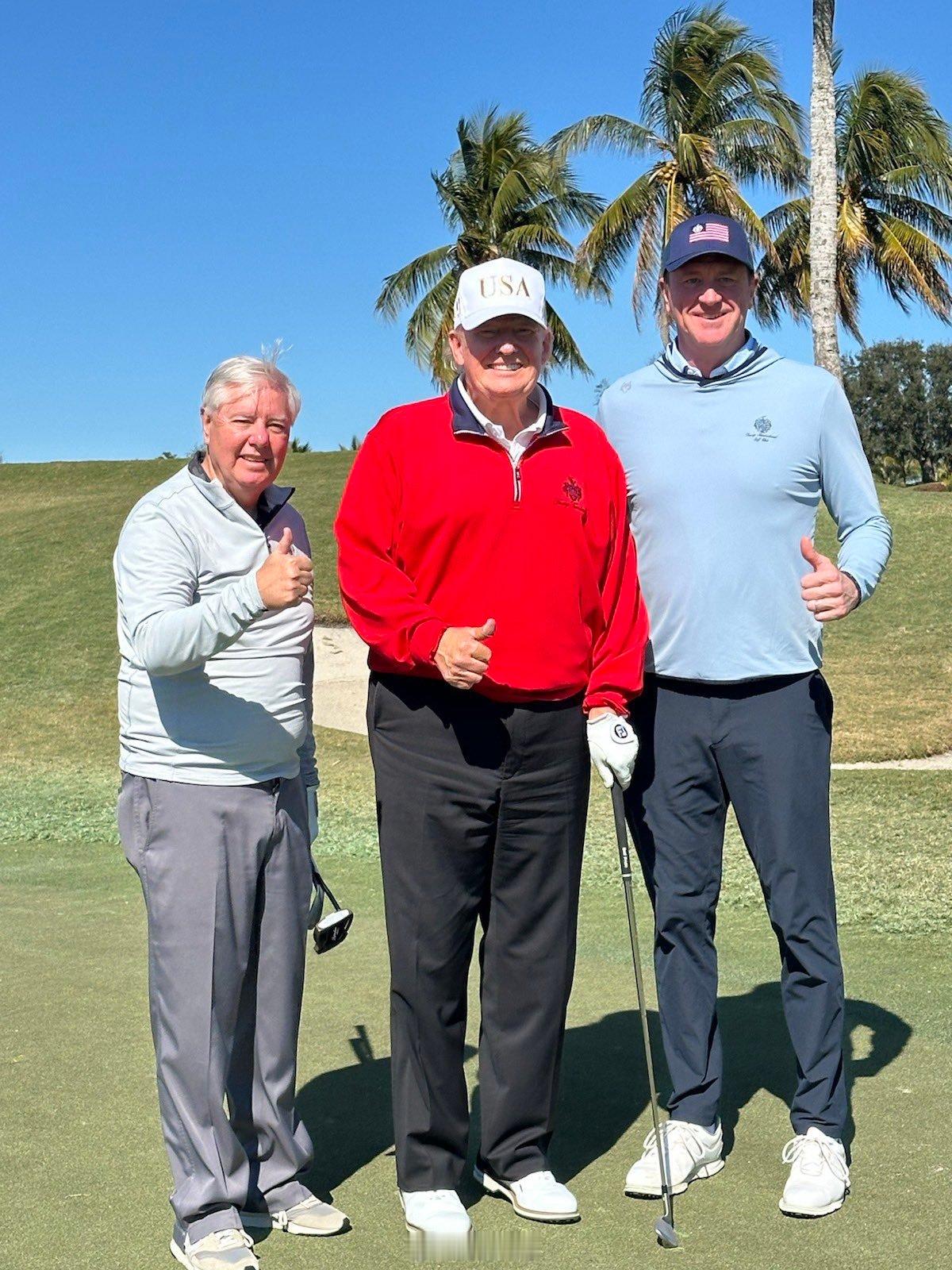 主张立即对伊朗采取军事行动的林赛·格雷厄姆，被拍到今天与特朗普总统在一起打球。完