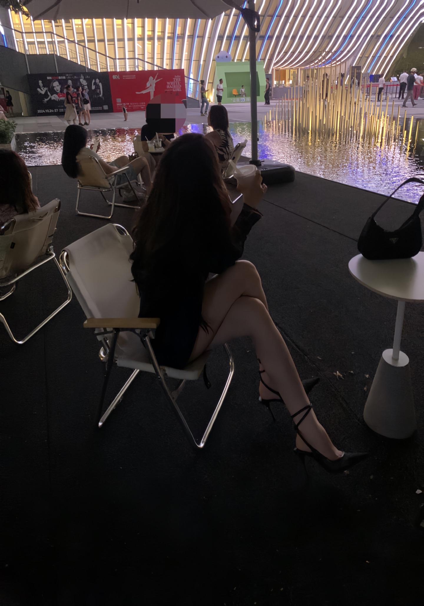 我很爱这样的自己。女人味是超越漂亮以外的另一种美貌