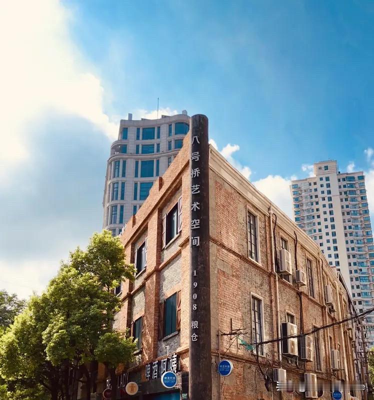 周四美股盘前，全球要闻不少。上海楼市又有新动作，8月20日出台“沪八条”，自21