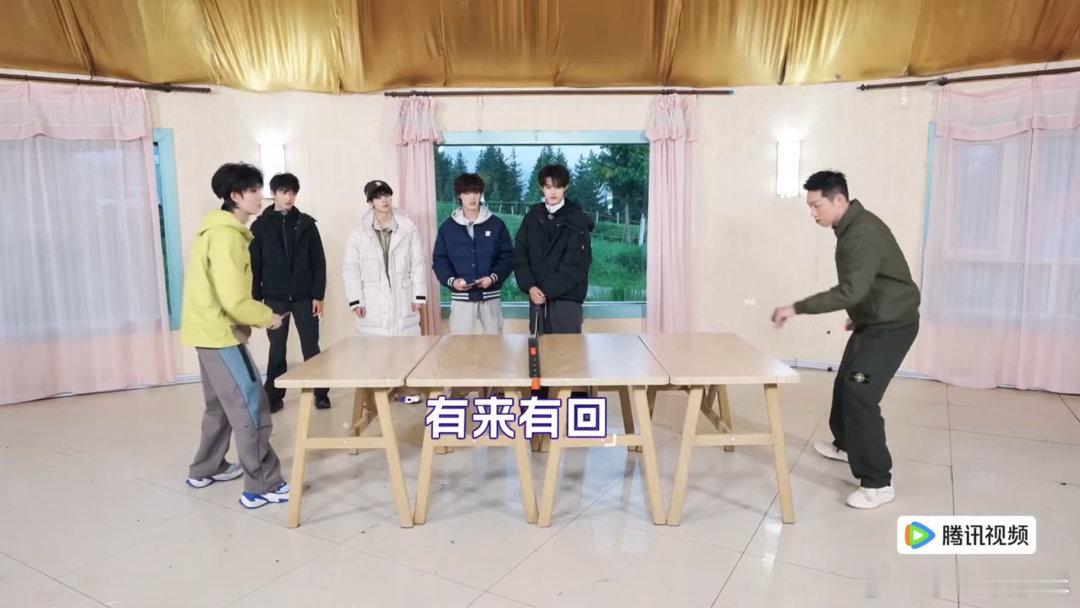 许昕问苏新皓是不是校队的许昕问苏新皓是不是乒乓球校队的苏新皓乒乓球水平属实惊喜，