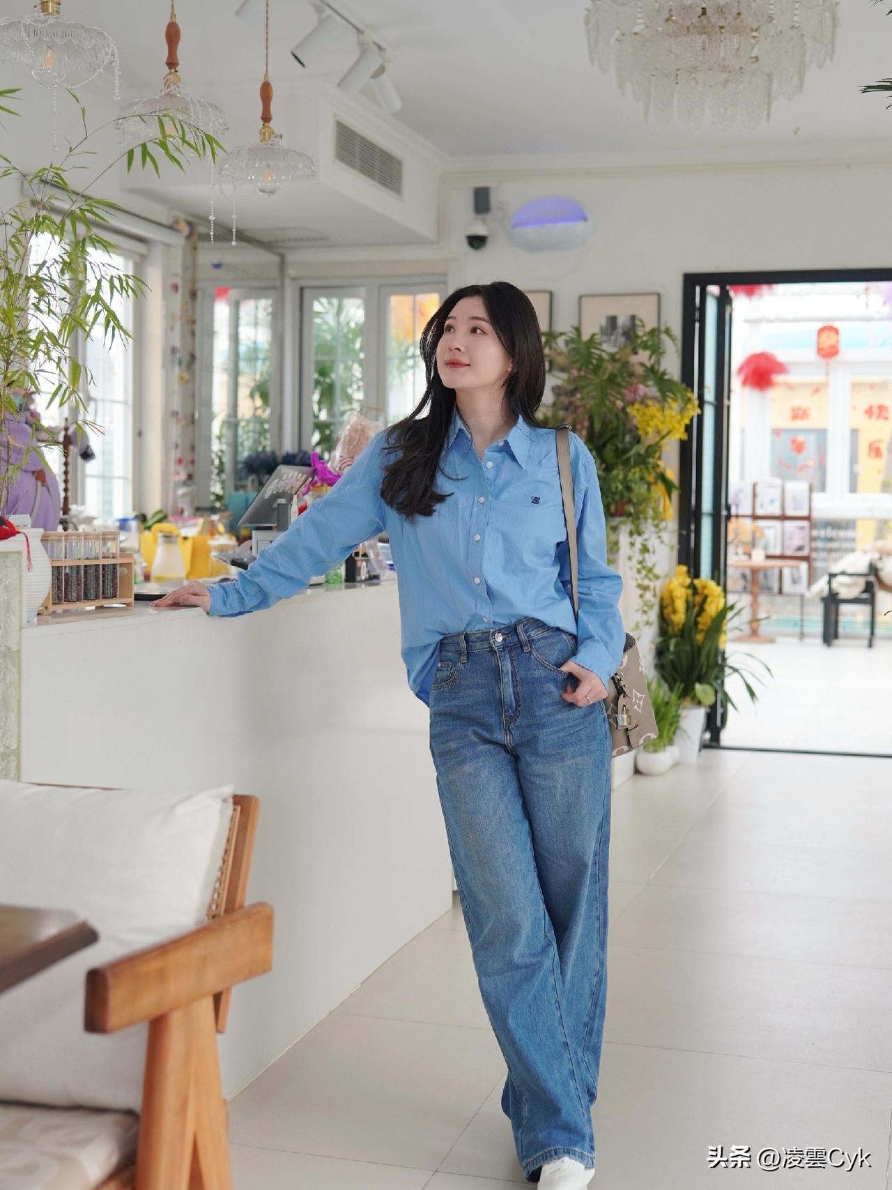 松弛感的蓝色穿搭也是一种浪漫