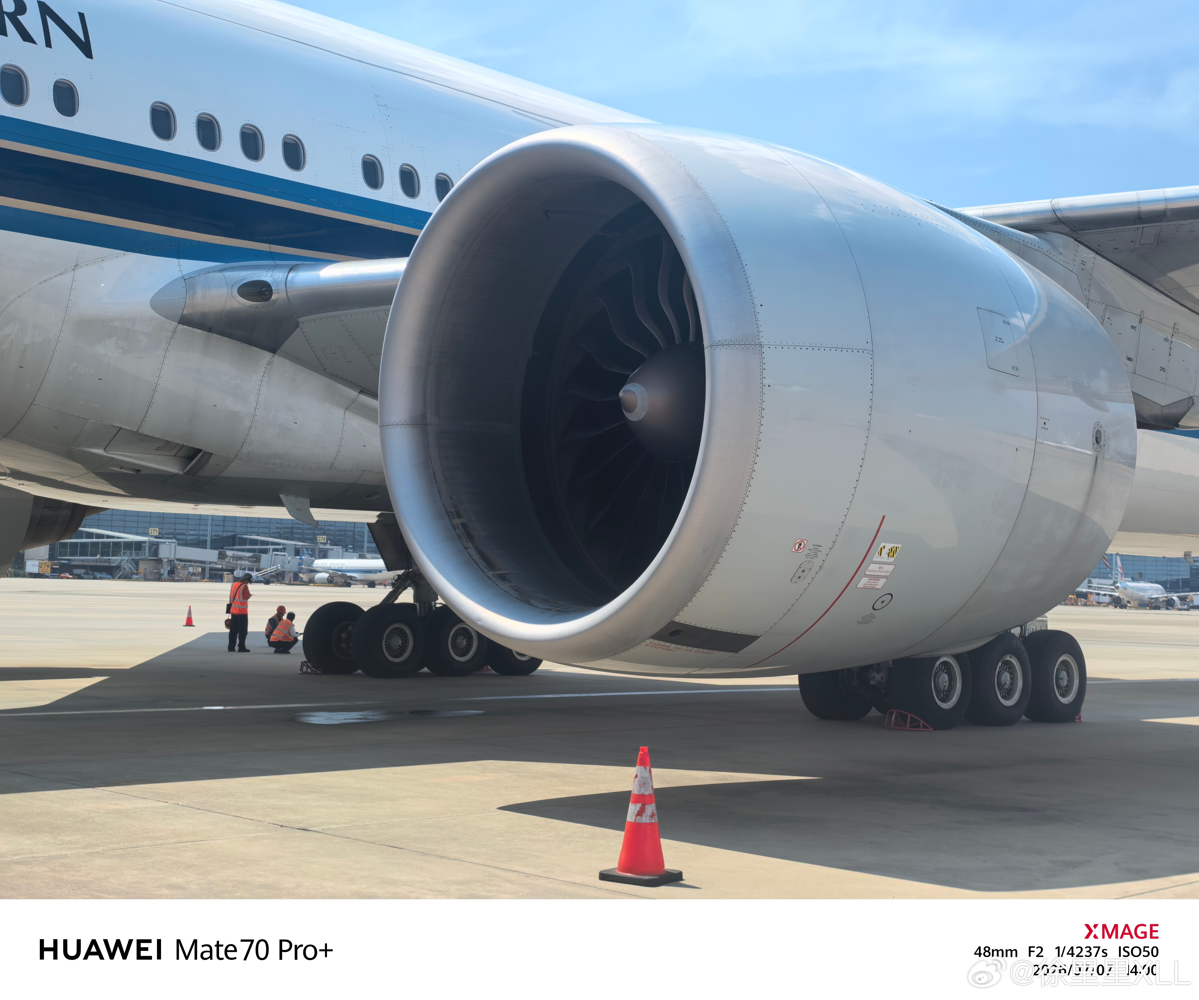 GE90发动机真大啊…JQK副秘书长帮我联系一下通用。能不能送我一台报废的GE9
