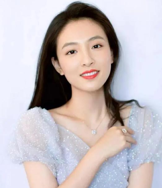 [微风]主持人好奇追问吴倩：“你和张雨剑结婚公开不到11个月，怎么就离了？”吴倩