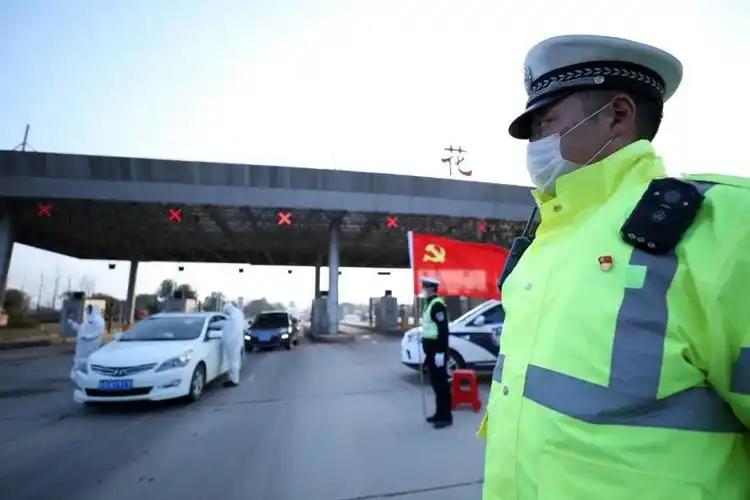 没学历、没背景的普通辅警也可以实现人生逆袭！

立足岗位精进能力、合法提升学历或