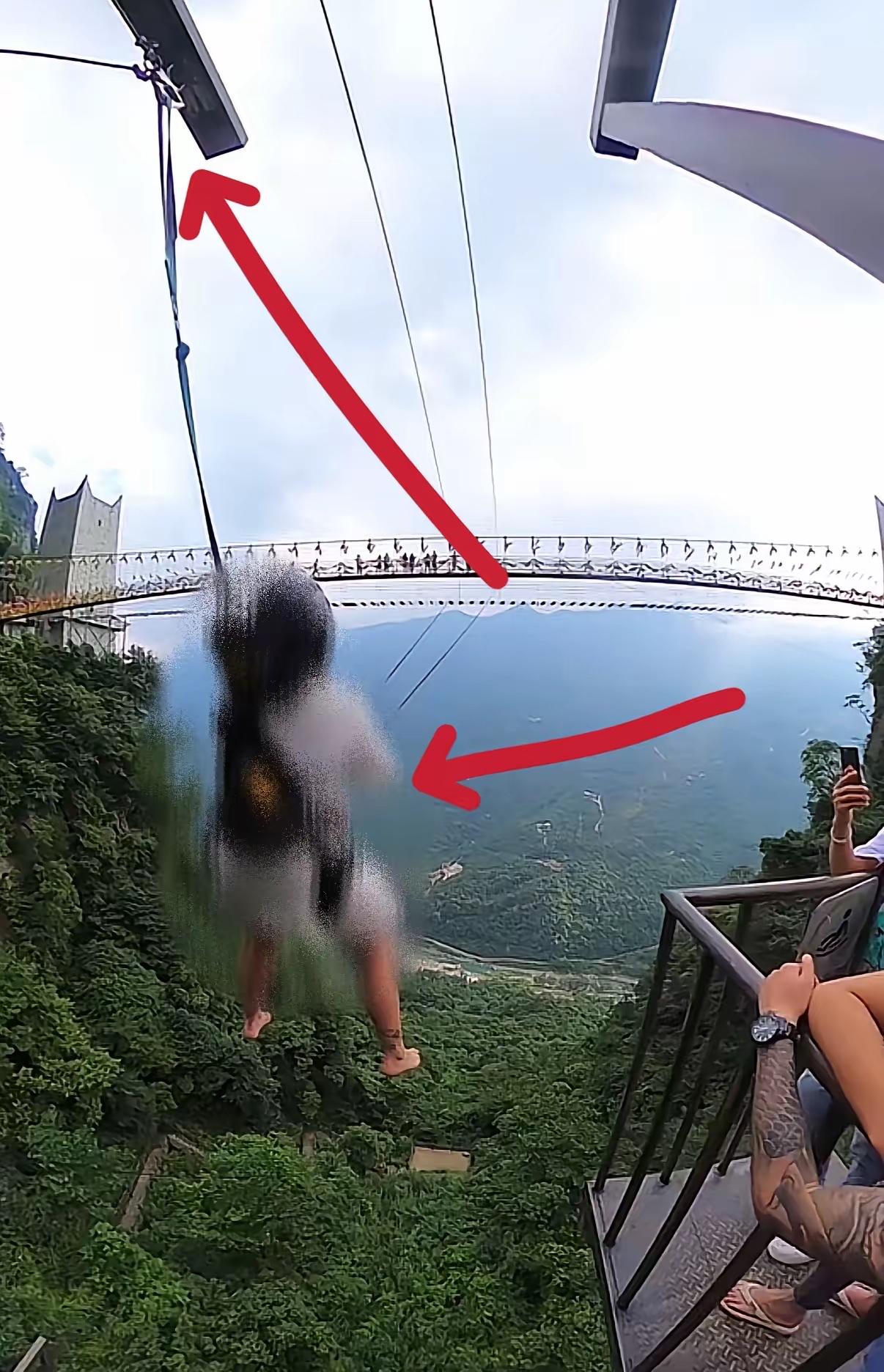 真的越了解四川悬崖秋千这事，越替女孩觉得委屈揪心。


我自己亲身去过这个项目，