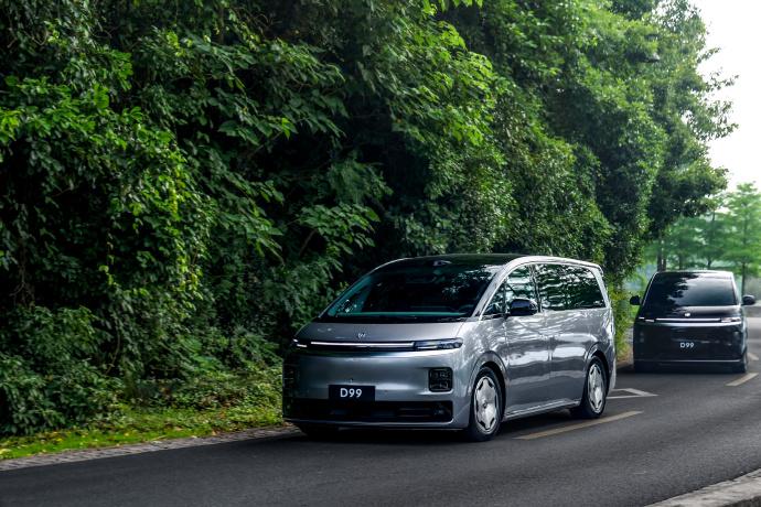 以前30万买MPV，能买到什么配置？刚上市的零跑D99给的答案可能不一样了！
零