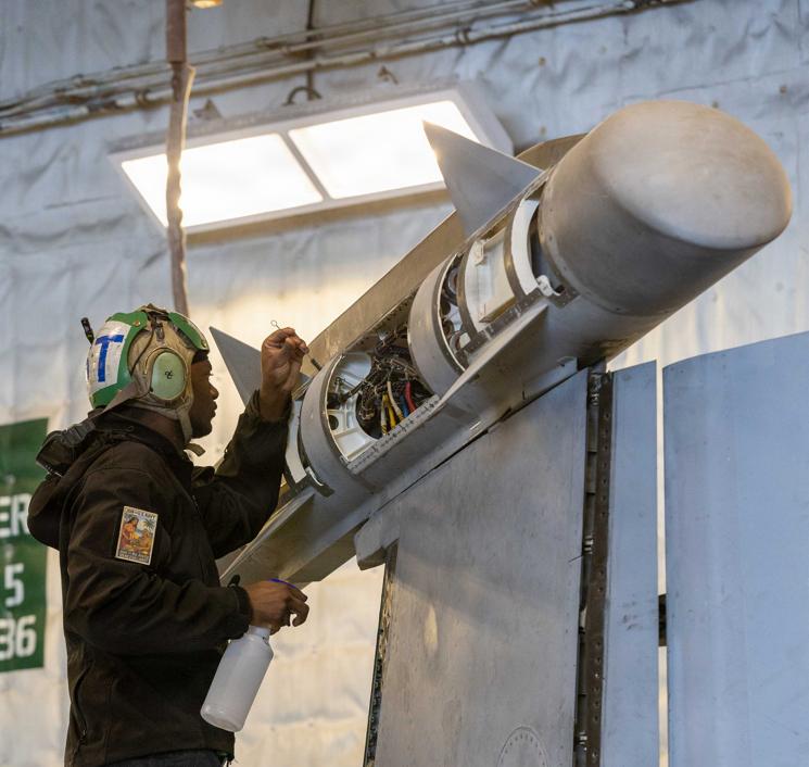 翼尖电子对抗吊舱