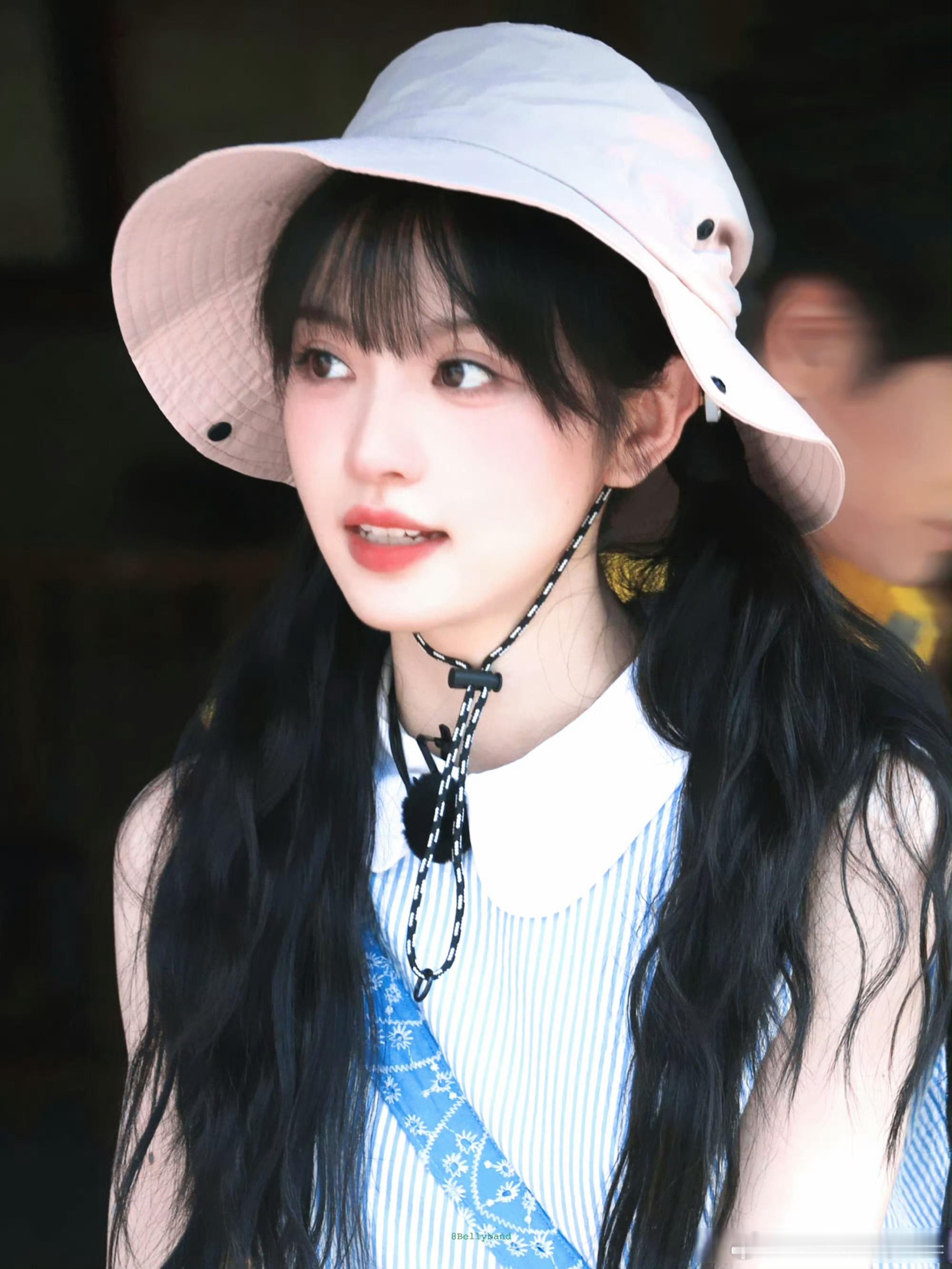 8月3日，田曦薇胡一天出发进组天才女友胡一天终于结束了近两年的抠脚时光进组了 ​