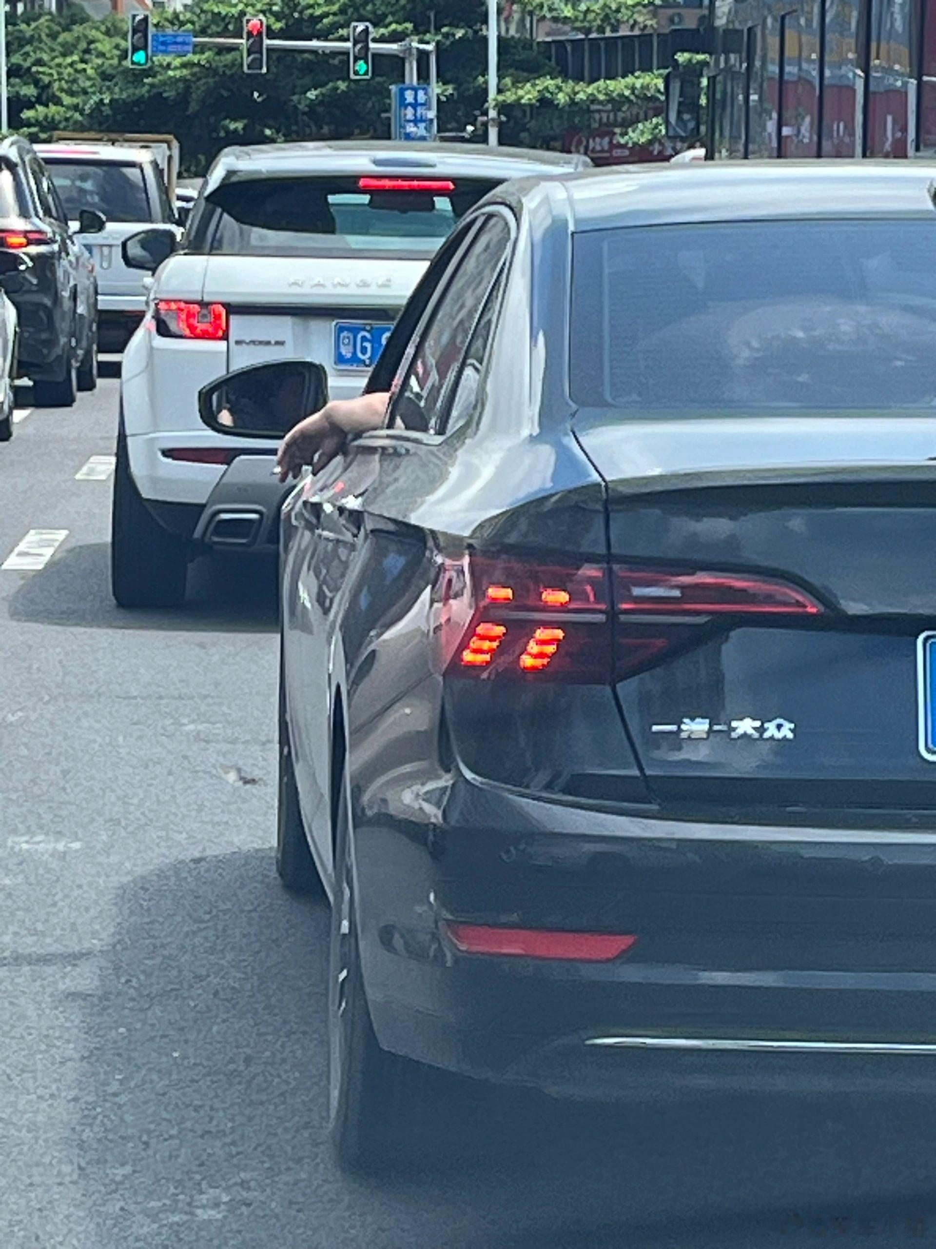 为什么很多人开车都喜欢这么放手？ ​​​