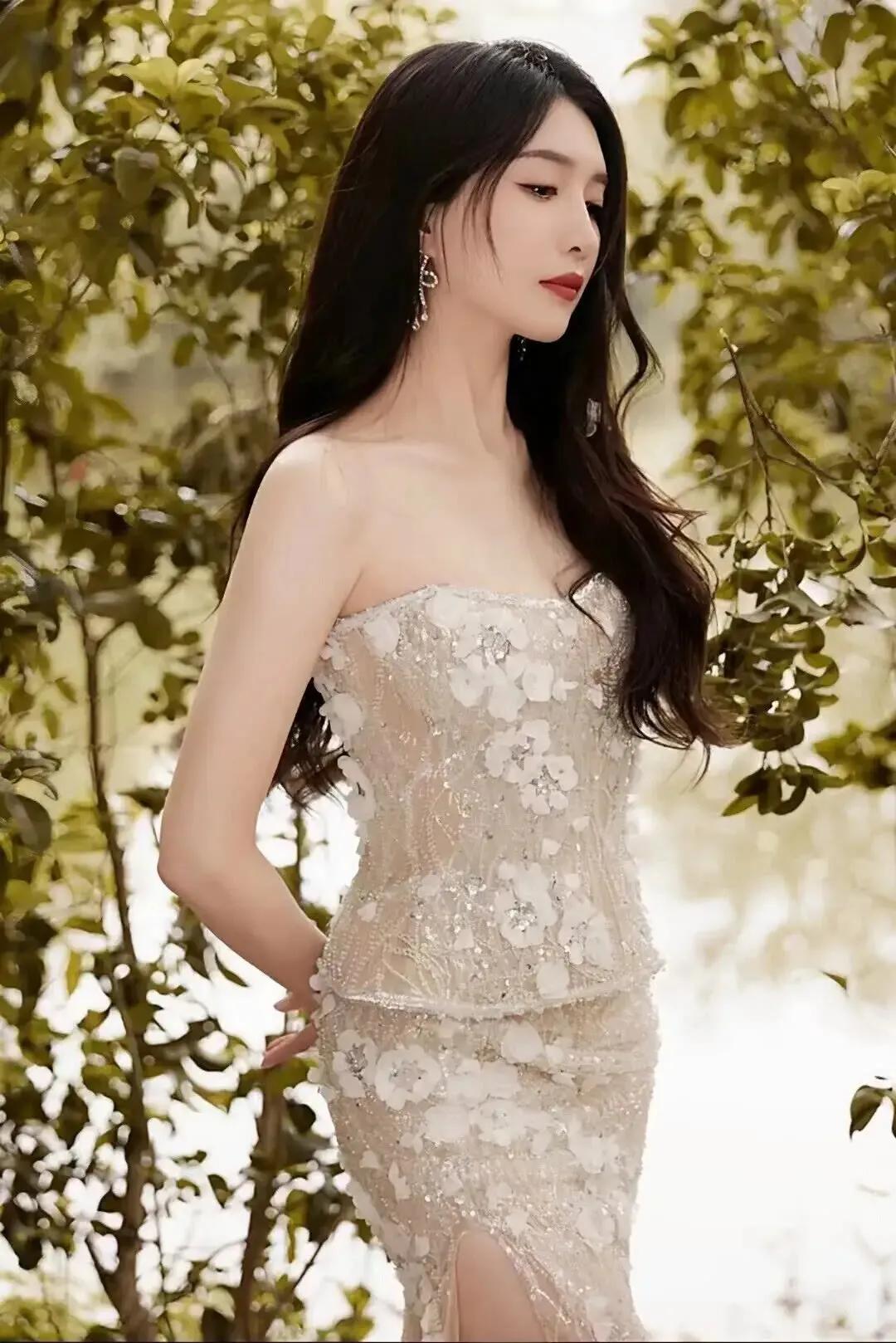 江疏影有才艺，又能干，以后不知道便宜哪个小子