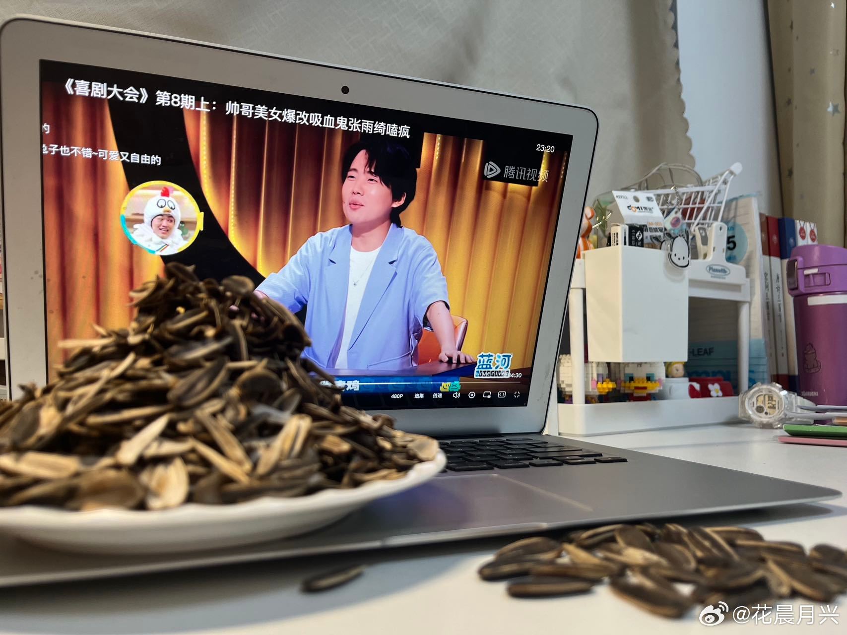 冬天真的很适合在家窝在沙发上看综艺，这种时候怎么少的了瓜子呢[鼓掌] 