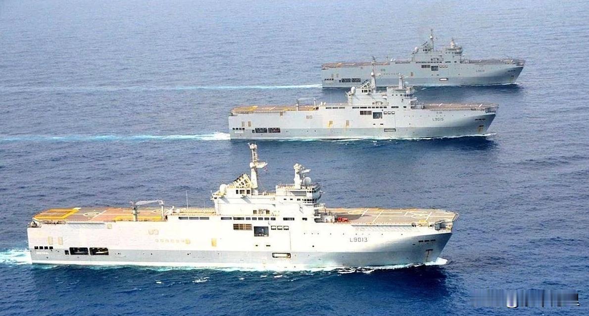 法国海军3艘西北风级两栖攻击舰同框，除了美国、中国之外，法国的两栖综合力量，也是
