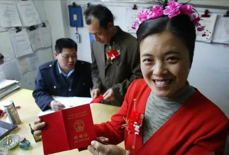 近日，刘女士反映，她户口所在的湘潭响水乡红星村粟塘村民组分配土地征收补偿款时，因