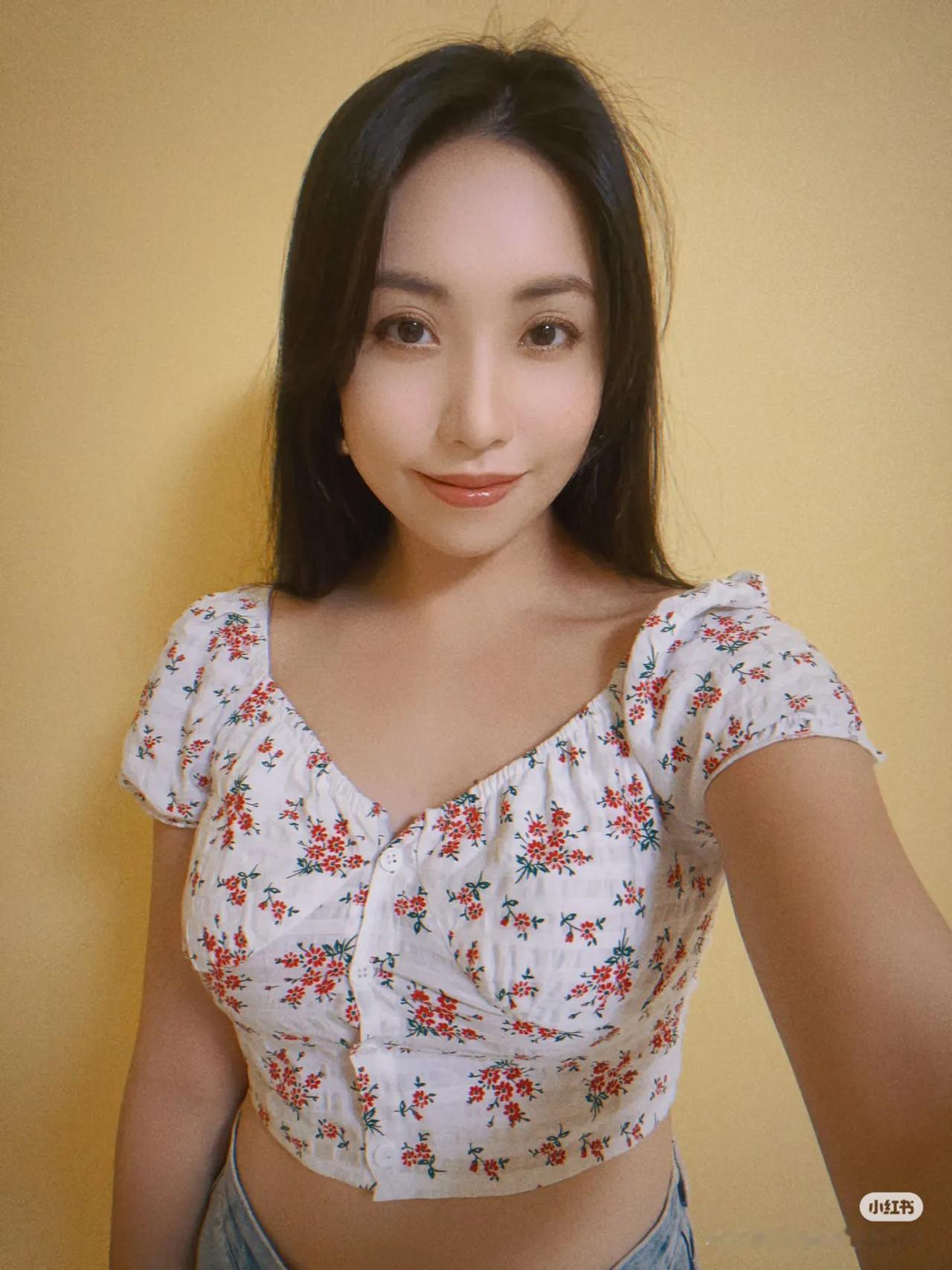 话说香港近几年就推出了许多样靓身材正，气质也相当不错的新晋博主，而黑猫就是其中之