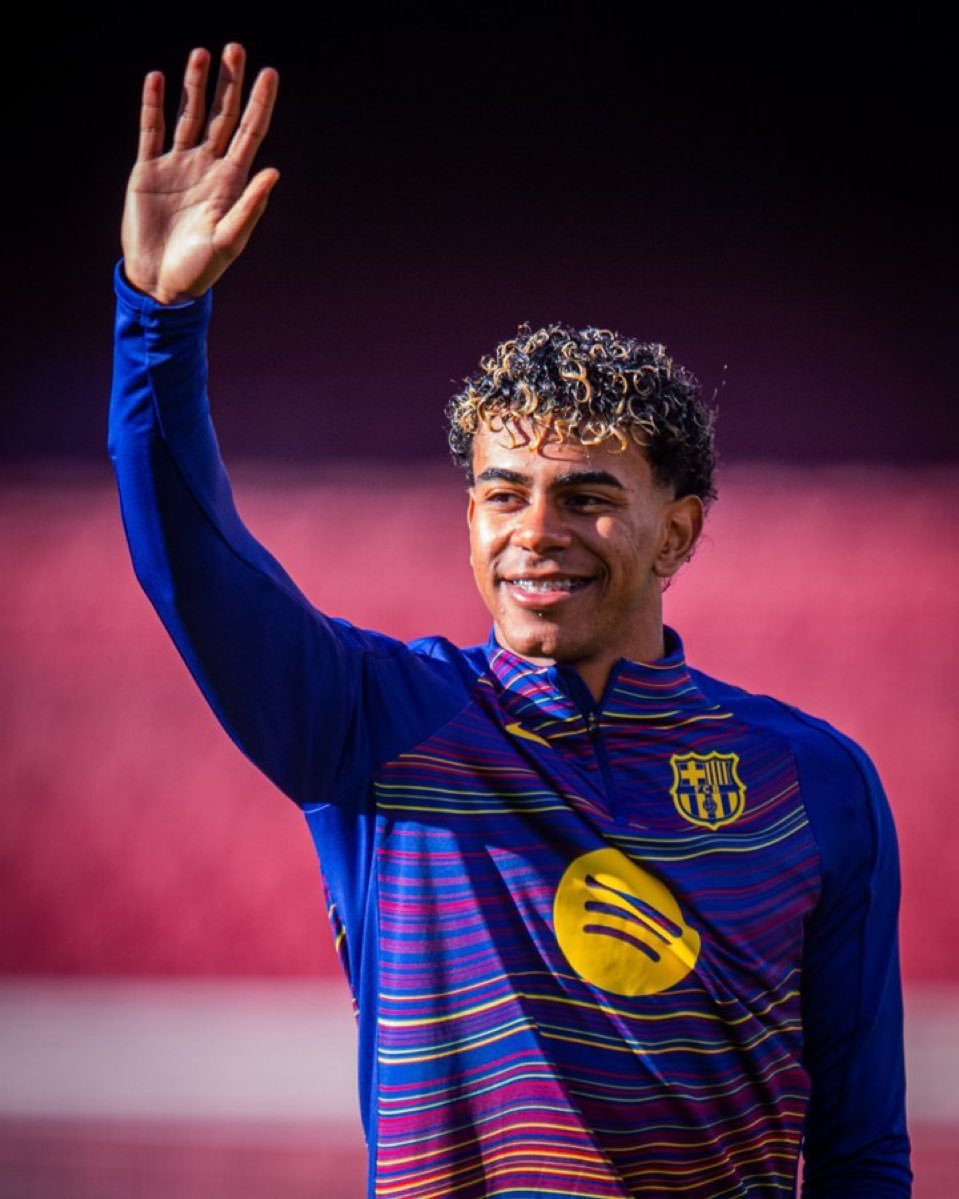 亚马尔❤️❤️❤️❤️今天亚马尔的奶奶也来到了现场观赛😍😍😍😍巴萨巴萨v