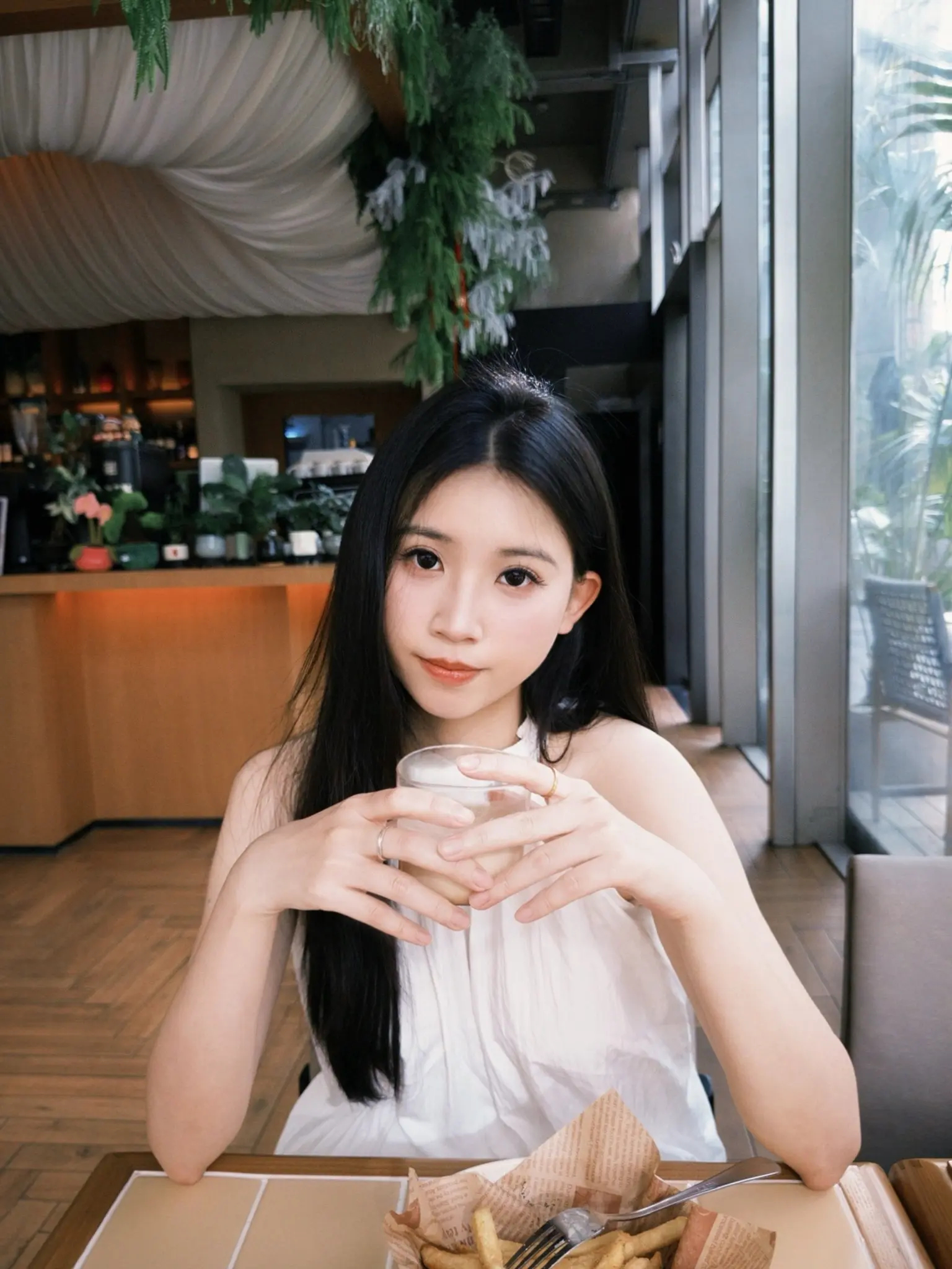 薯条和快乐都上桌了，你确定不来陪我吃一口？ 