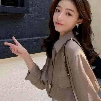 温柔甜美的笑容，时尚穿搭，元气满满的一天！🌞💕