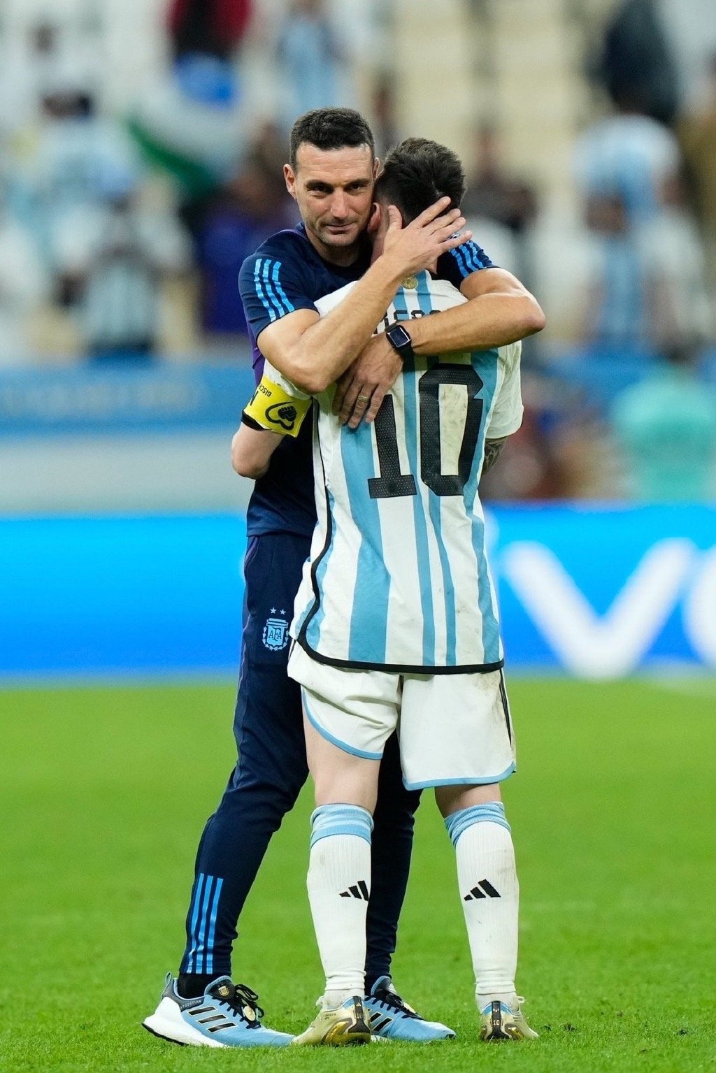 Leo告诉你一个不一样的斯卡洛尼😆梅西专访 🔛🎙梅西：“斯卡洛尼以前是个有