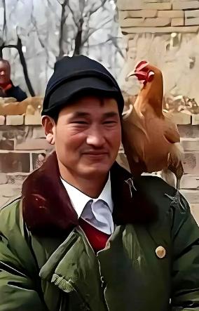 跟大衣哥同期的草根明星，在网上几乎全没什么音讯了。旭日阳刚耍大牌凉透，杨光摔话筒